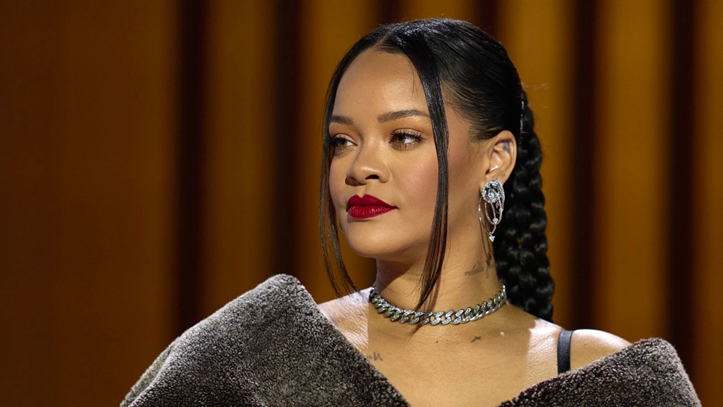 Rihanna Teases New Music, Talks Motherhood, Super Bowl – The Hollywood Reporter