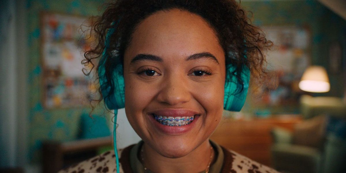 Kiersey Clemons Is Game in Scattered Mystery-Comedy