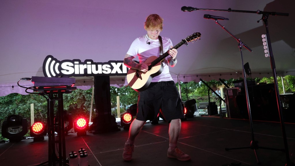 Ed Sheeran Rocks Out for A-List Crowd at SiriusXM Concert in Amagansett – The Hollywood Reporter