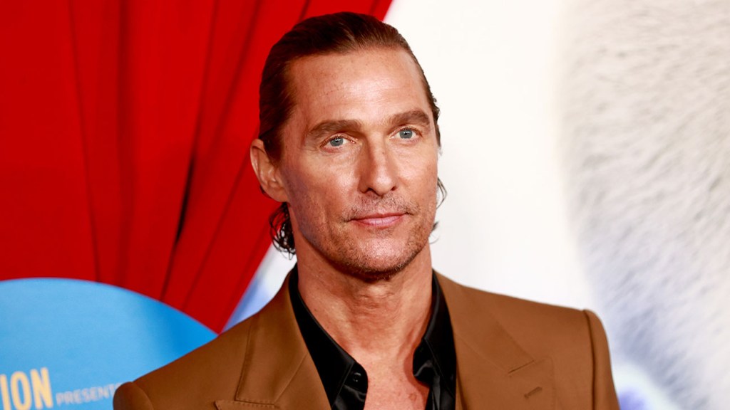 Matthew McConaughey, Family Funding Emergency Plane to Maui Amid Fires – The Hollywood Reporter