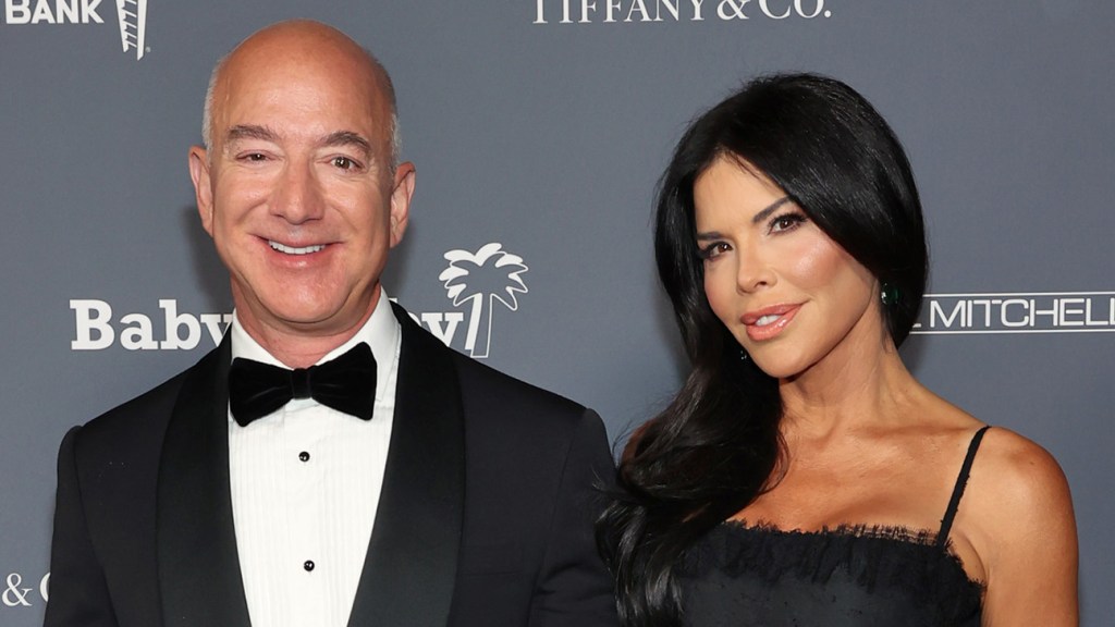 Jeff Bezos, Lauren Sánchez Pledge $100 Million for Fire-Ravaged Maui – The Hollywood Reporter