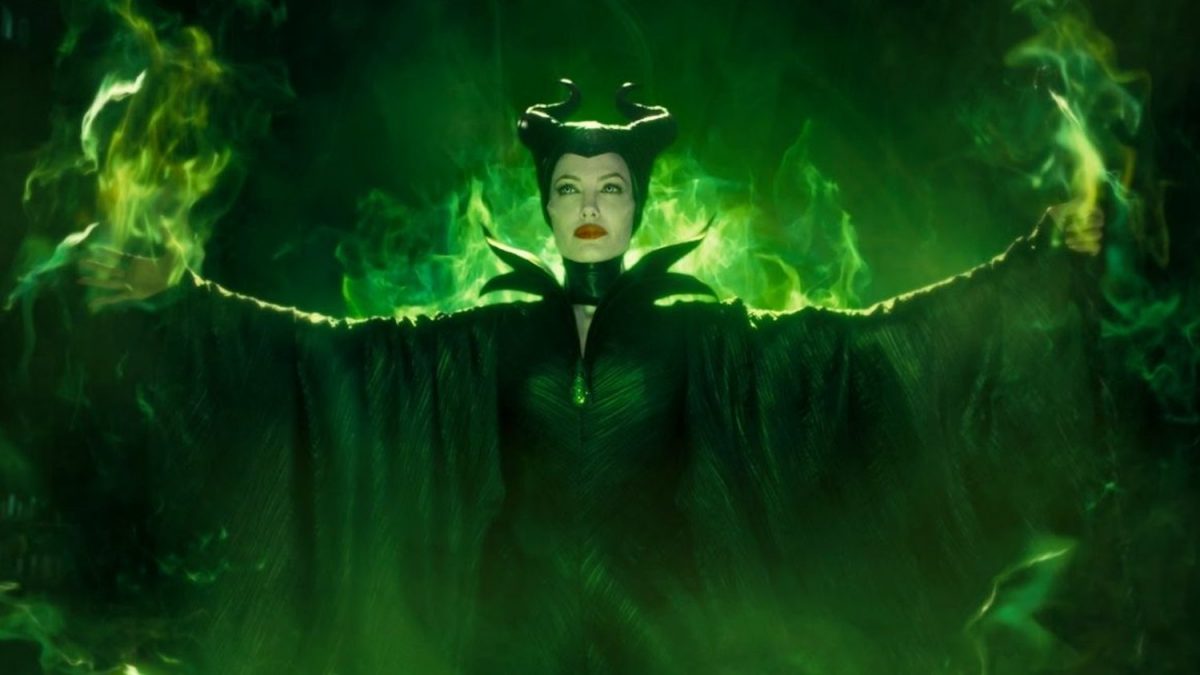 Angelina Jolie Is Returning for Disney’s MALEFICENT 3 — GeekTyrant