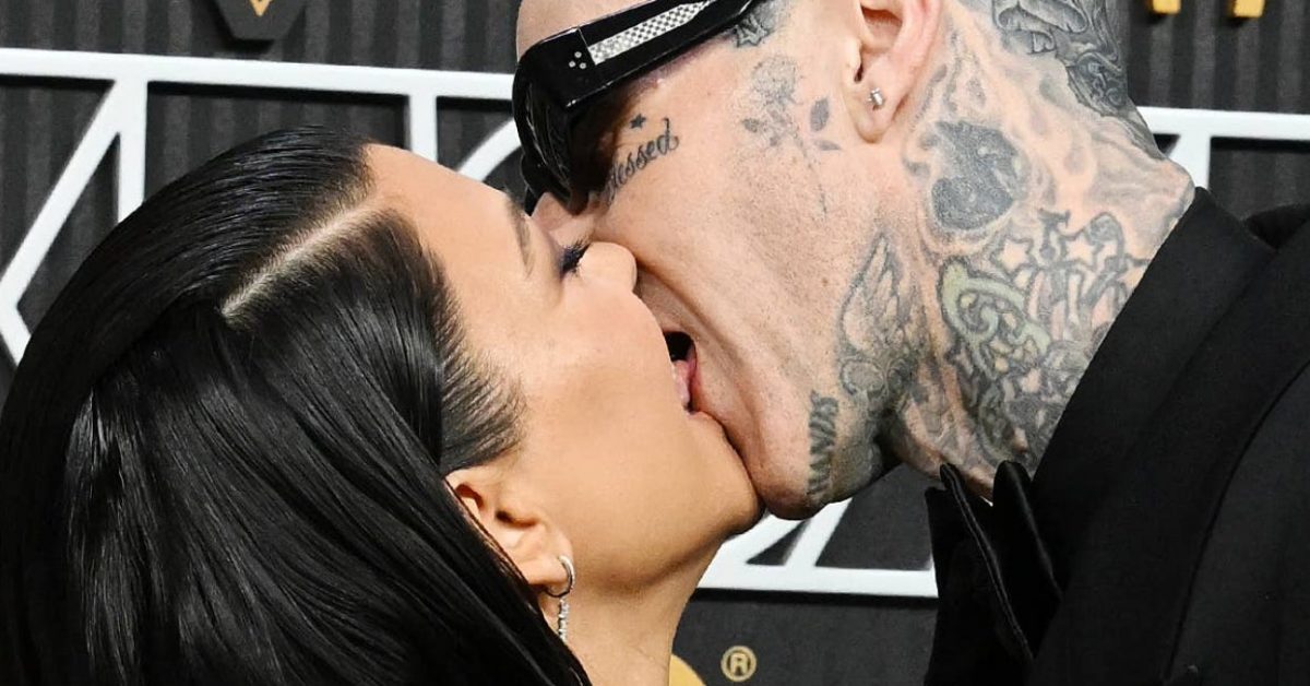 Travis Barker And Kourtney Kardashian PDA Emmys Red Carpet