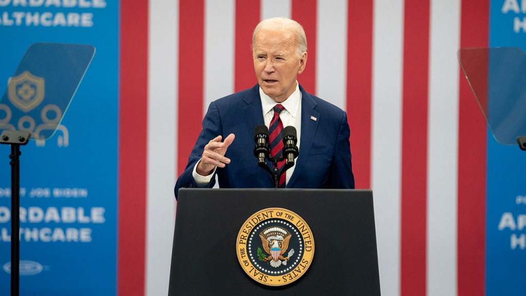 Obama, Clinton Raise a Record $26 Million for Biden’s Reelection