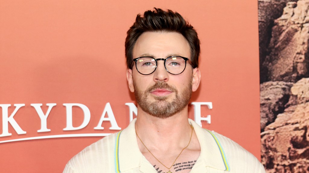 Chris Evans Shuts Down Claims He Signed a ‘Bomb’ in Resurfaced Photo